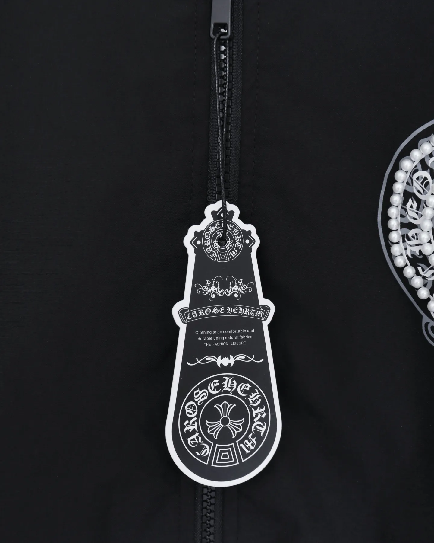 P310 Chrome Hearts / Chrome Hearts Beaded Baseball Jacket - Genuine pattern, 1:1 comparison of every detail! The upper body style is suitable for celebrities and Internet celebrities, and the style is loose and not flattering on the figure! - All accessories are made from molds. There are four cross rivets on the whole dress. The two cross rivets on the sleeves are definitely the biggest highlight this year! - The same style for men and women, no matter the body shape, the upper body is handsome! Color: Black Size: S-XL
